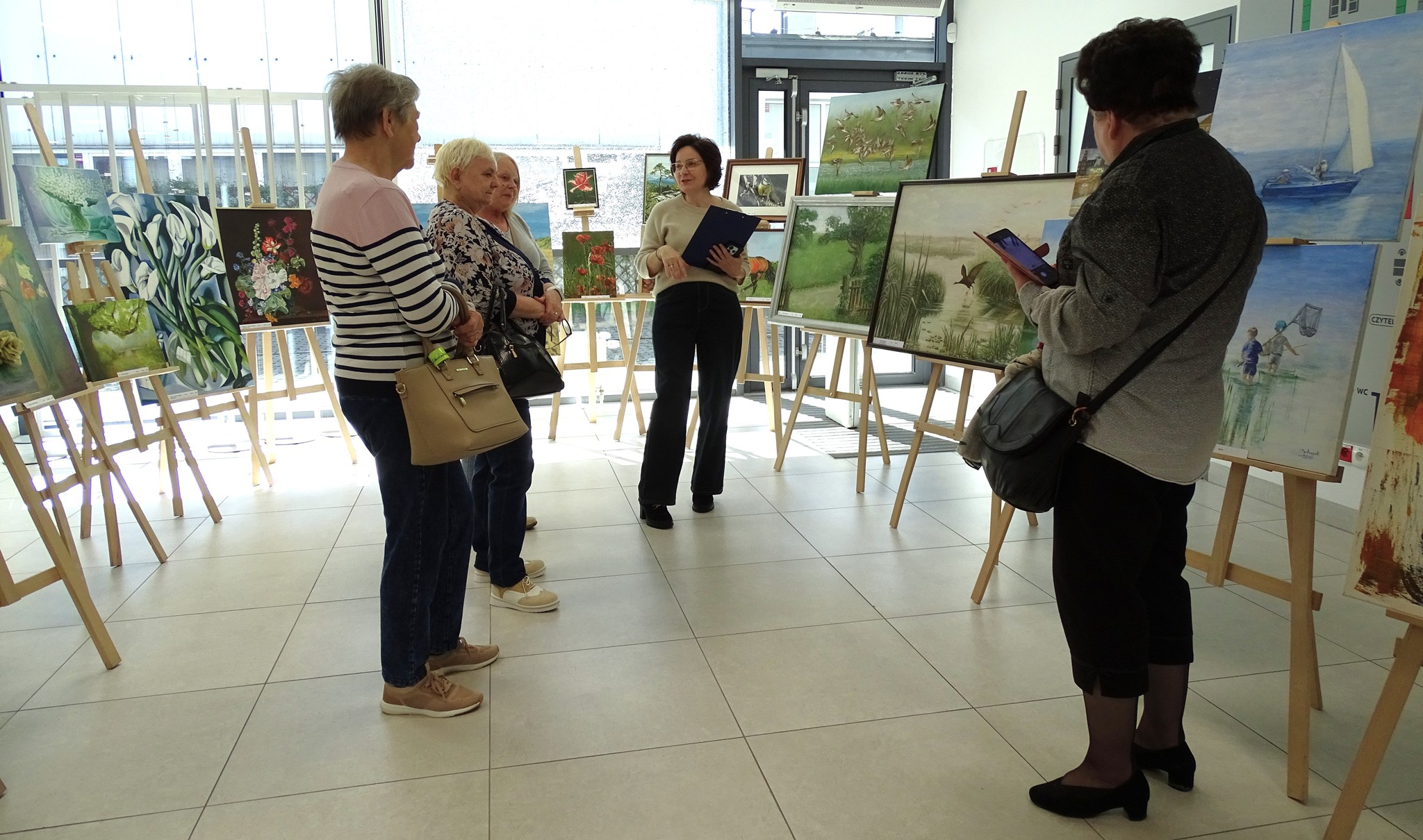 𝐖𝐲𝐬𝐭𝐚𝐰𝐚 „𝐓𝐫𝐳𝐲 𝐬́𝐜𝐢𝐞𝐳̇𝐤𝐢. 𝐉𝐞𝐝𝐧𝐚 𝐩𝐫𝐳𝐲𝐣𝐚𝐳́𝐧́”