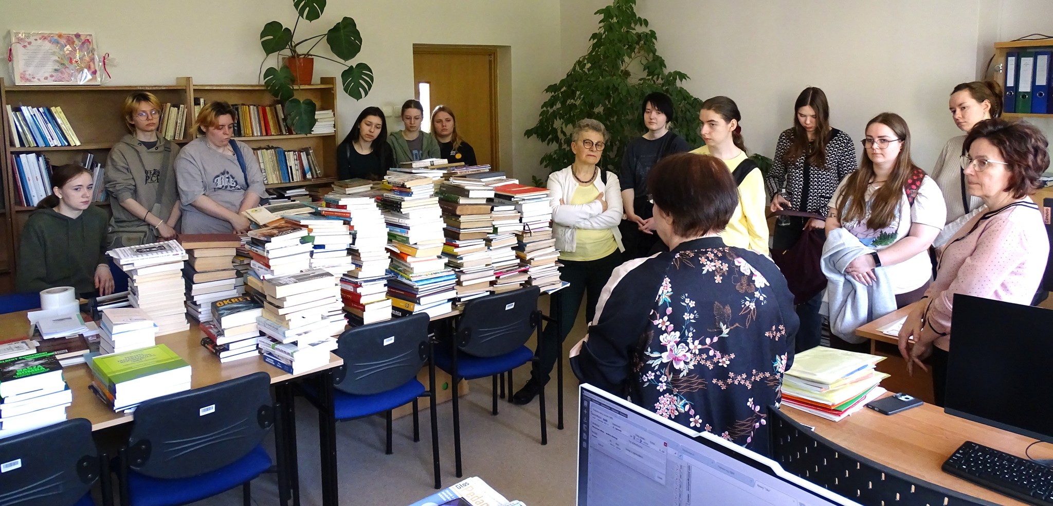 Studenci UAM/WPA w Kaliszu, z wizytą w Książnicy Pedagogicznej.